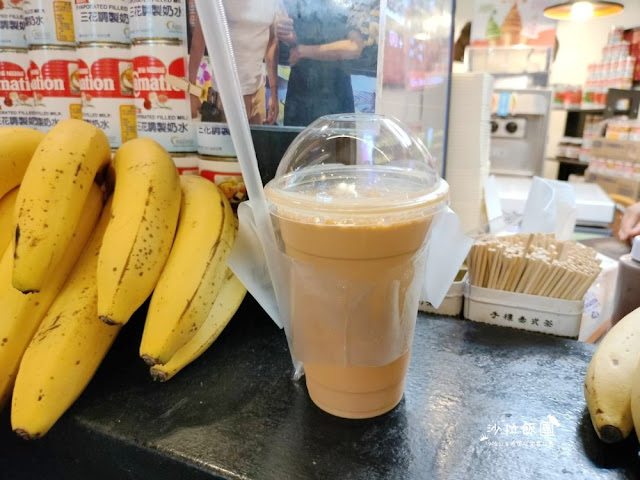 士林夜市美食『阿德泰式煎餅&奶茶』泰式奶茶和香蕉煎餅