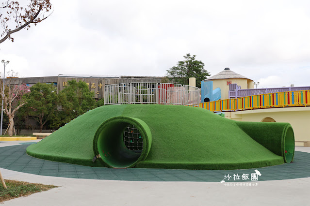 苑裡景點『灣麗親子公園』藺草攀爬場、農舍煙囪滑梯、樹屋遊戲場、脫穀戲砂區、小米洗腳池