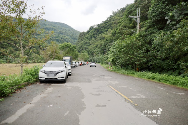 頭城美食車子不會到浮誇系美食『流水森林』上面在吃東西下面在被魚吃吃