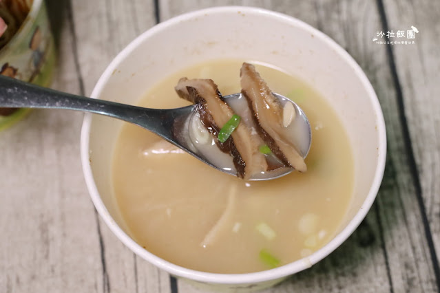 士林巷弄道地川味麵食『川鋪子28號』重慶小麵、麻辣牛肉麵，辣得過癮