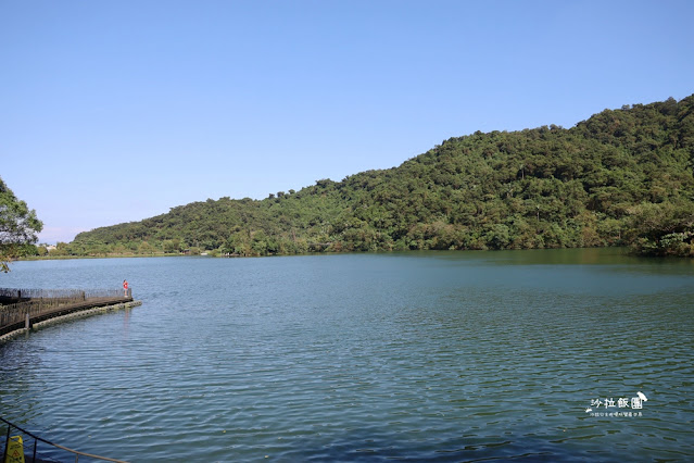 宜蘭【梅花湖風景區】腳踏車、搭船環湖、餵魚，免費親子景點