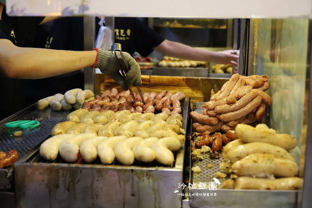 逢甲夜市美食『官芝霖大腸包小腸(逢甲店)』排隊人氣小吃/多種口味/老店