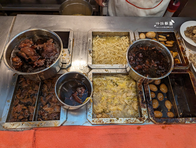 台中美食『阿水獅豬腳大王』台中公園總店，好喝的豬腦湯