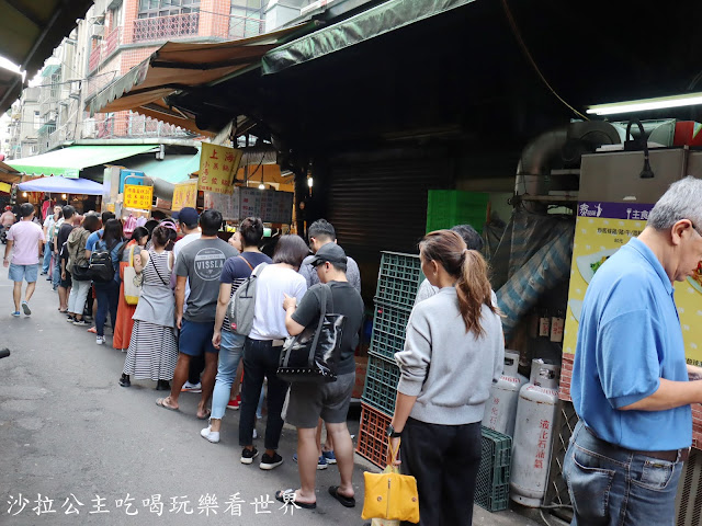 板橋美食/黃石市場人氣排隊小吃『高記生炒魷魚』『蘿蔔糕、糯米腸、芋粿Q』