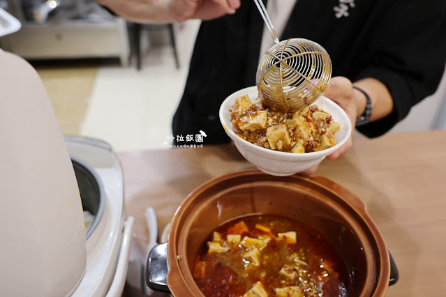 『屋伴餃子』士林夜市新開幕餃子麵食店，月見麻婆豆腐飯、時令排骨湯必點