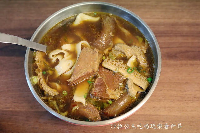 萬華西門町美食『老山東牛肉麵』70年老店.2020米其林必比登推薦.萬年大樓