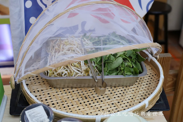 士林美食『哈哈羅55泰式船麵米粉湯(士林店)』菜單、泰式米粉湯、近士林夜市