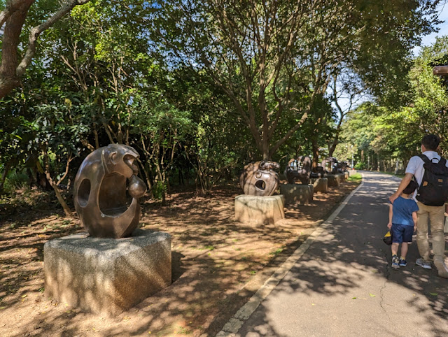 新北親子景點林口樂活公園捷運主題公園，4米高「車廂溜滑梯」超刺激