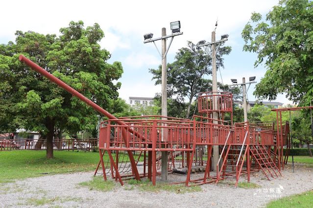 27公頃任你玩【宜蘭運動公園】火車、戰艦溜滑梯、鐵人搖椅、草地