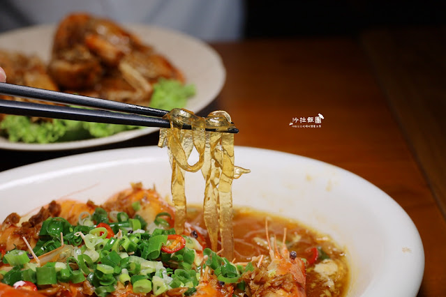 鴻龍宴台中超狂活蝦料理，大船霸氣開進餐廳