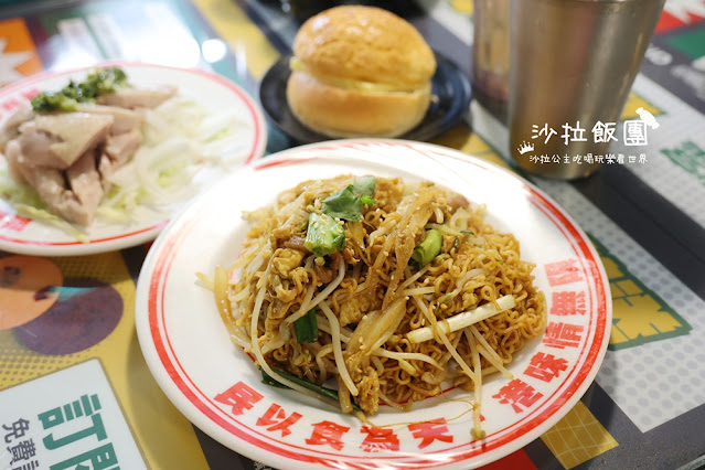 市政府站美食『玖龍冰室香港茶餐廳』菠蘿油、港式奶茶，午餐有套餐可以點