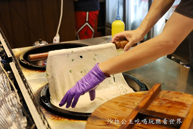 逢甲夜市美食『逢甲丹丹蔥油餅』銅板美食/9種口味