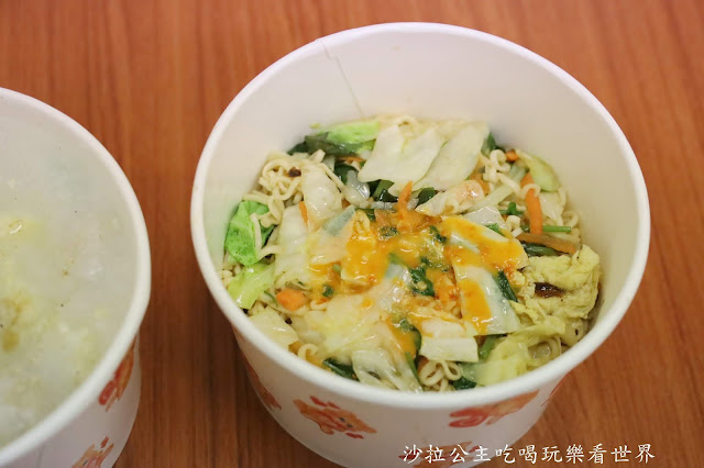 台中逢甲夜市美食『金門炒泡麵廣東粥店』食尚玩家推薦無米廣東粥/可帶外食