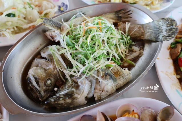 淡水美食『大胖活海產』漁人碼頭人氣美食、浪漫玻璃屋、海景餐廳