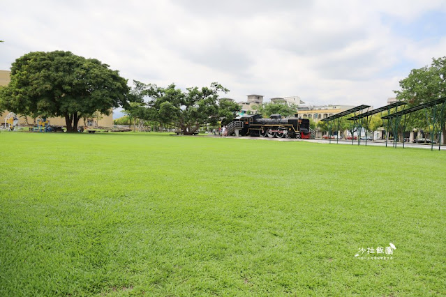 27公頃任你玩【宜蘭運動公園】火車、戰艦溜滑梯、鐵人搖椅、草地