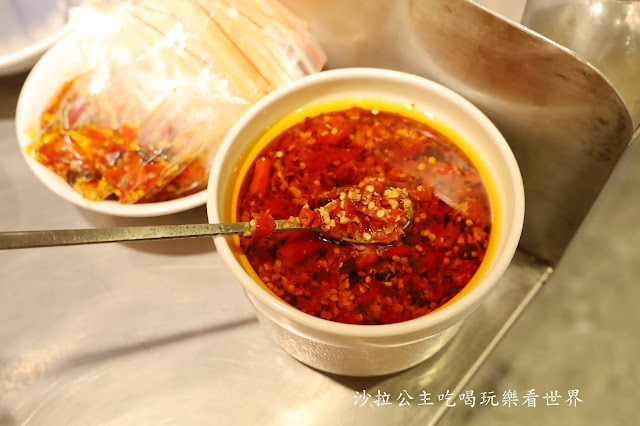 黑金滷肉飯『小王煮瓜』萬華華西街夜市美食.2020必比登推薦.捷運龍山寺站