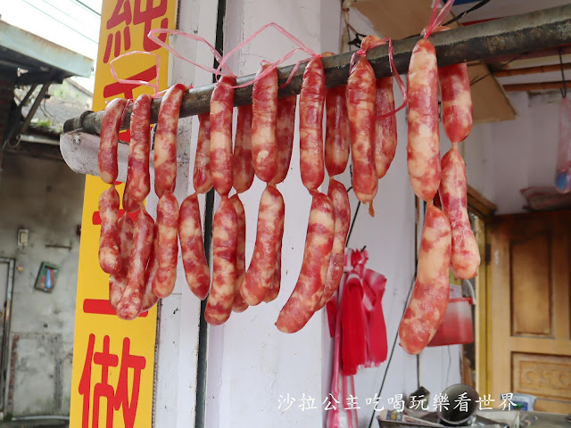 三峽老街美食/小吃/伴手禮/三峽第一家茶飲專賣店『泡泡龍』/長福橋下香腸/古道阿彬杏仁茶/金三峽牛角