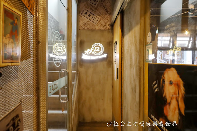 西門町美食『A.K.12 美式小館』一開店就爆棚.份量十足美式漢堡拉絲到天邊.菜單