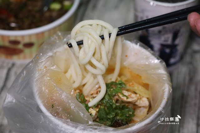 士林夜市泰式風味『雷雨食堂』白飯.飲料.湯無限供應