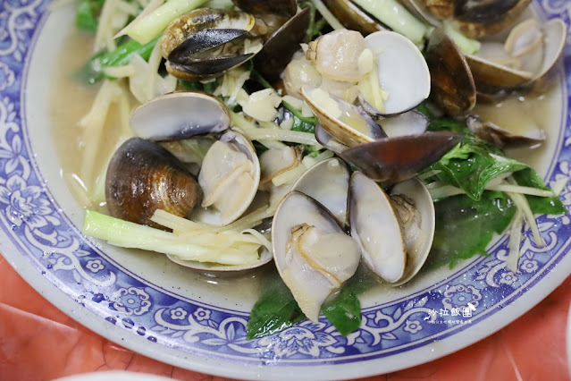 竹子湖土雞推薦平日下雨都要排隊『青菜園』