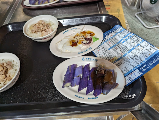 嘉義必吃人氣美食『林聰明沙鍋魚頭』連雞肉飯都好吃