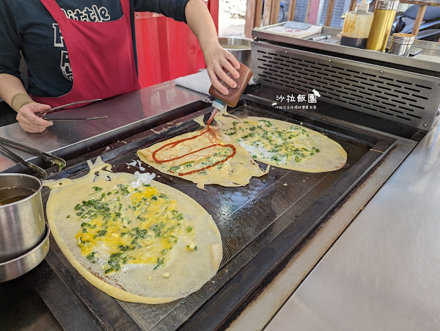 台中大坑美食『明倫蛋餅大坑店』麵糊直接煎，當下午茶不錯