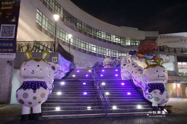 夜間免費入園、星光摩天輪等13種設施設施60元起玩到飽，晚上還可以看音樂焰火秀