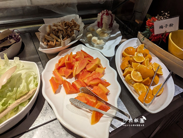 淡水美食『歡樂牛排淡水店』在地人吃的牛排老店，沙拉吧吃到飽