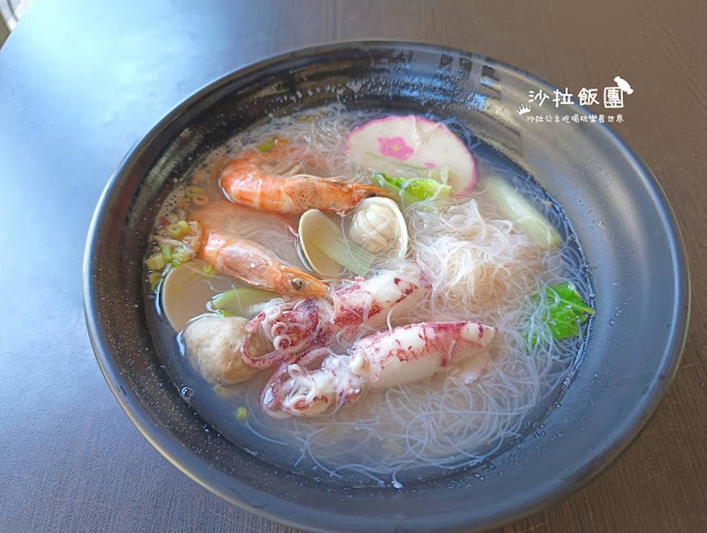 新北貢寮美食『上癮海鮮麵』福隆車站前人氣海鮮麵、小卷米粉