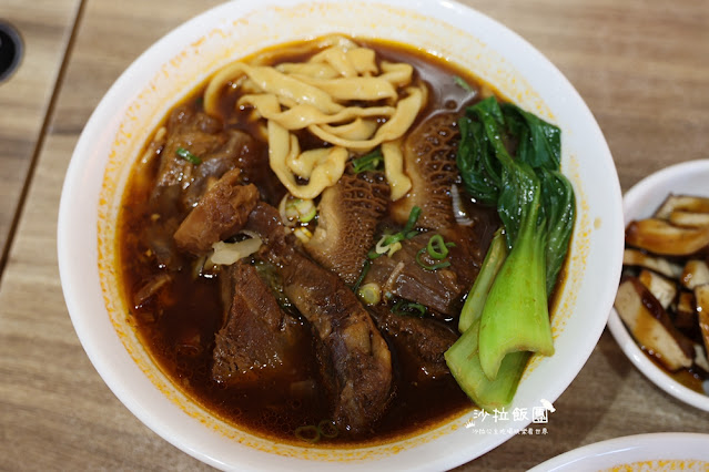 五結美食『吃香牛肉麵(新址)』茄汁牛肉麵、水餃