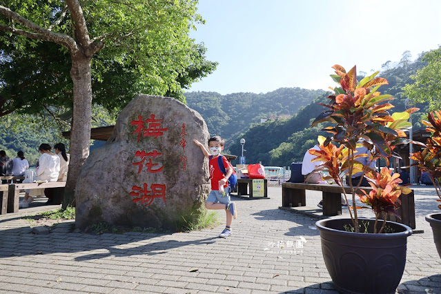 宜蘭【梅花湖風景區】腳踏車、搭船環湖、餵魚，免費親子景點