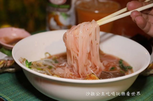 士林美食『哈哈羅55泰式船麵米粉湯(士林店)』菜單、泰式米粉湯、近士林夜市