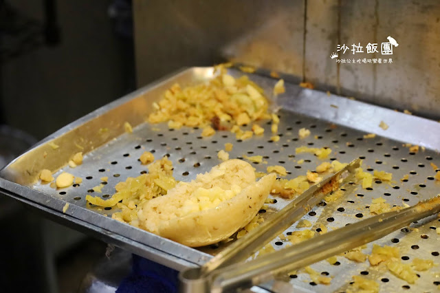 逢甲夜市美食『官芝霖大腸包小腸(逢甲店)』排隊人氣小吃/多種口味/老店