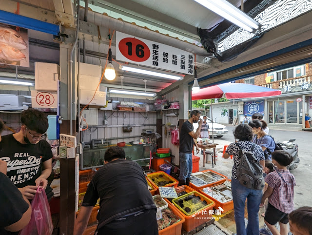 龜吼漁夫市集現剖現吃海膽好鮮甜