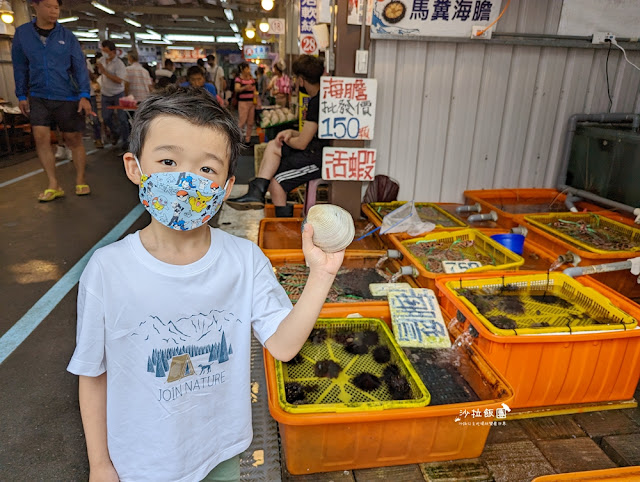 龜吼漁夫市集現剖現吃海膽好鮮甜