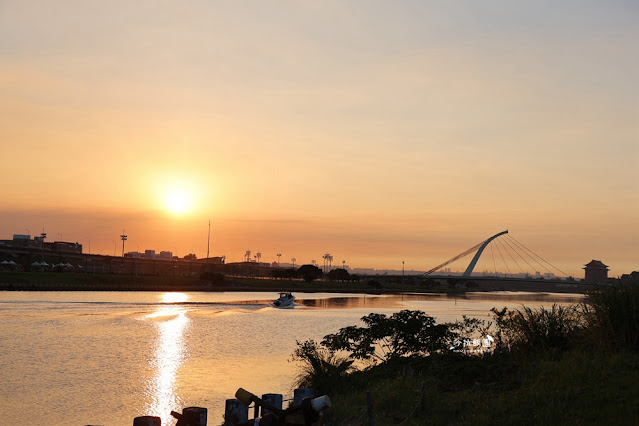 台北酒吧『M Club』不限時河岸酒吧，可以看夕陽、遠眺台北101夜景