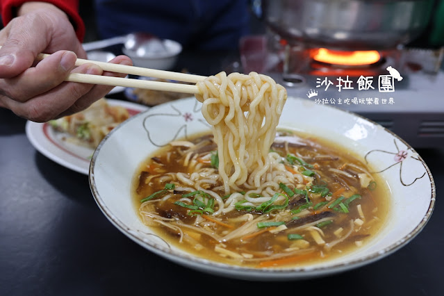 高雄左營美食『金東北私房菜』捲餅、酸白菜鍋、酸菜魚，道地東北瀋陽口味