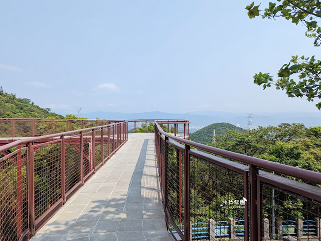 漫步雲端S型空中步道『碧山巖露營場』內湖約會景點，視野超棒