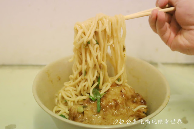 士林陽明山美食『大陸麵店』牛肉湯.雞湯無限供應/文大人的回憶