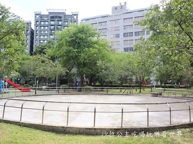 士林特色公園『前港公園』共融遊戲場、天空樹遊戲場溫水游泳池、士林宣原蛋糕專賣店、停車場