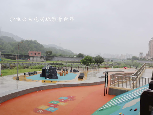 【木柵特色公園】道南河濱共融式遊戲區『火車主題親子公園』北市最大