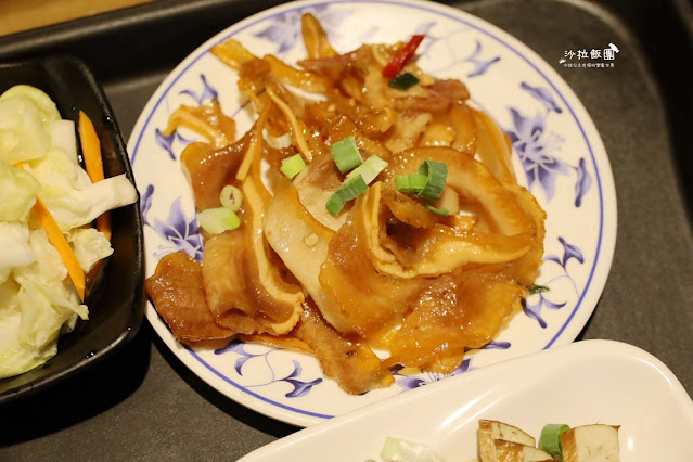 桃園牛肉麵吃到飽『呷飽牛肉麵南平店』加麵加湯免費，豆花、咖啡飲料無限供應