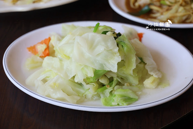 宜蘭壯圍美食『大嵌城甕缸雞』烤雞不錯，熱炒價格平實