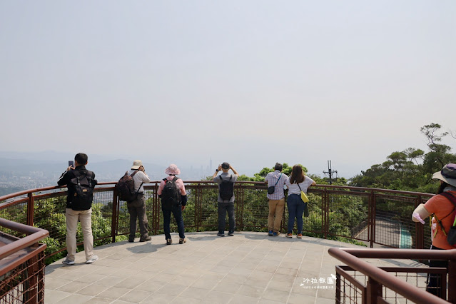 漫步雲端S型空中步道『碧山巖露營場』內湖約會景點，視野超棒