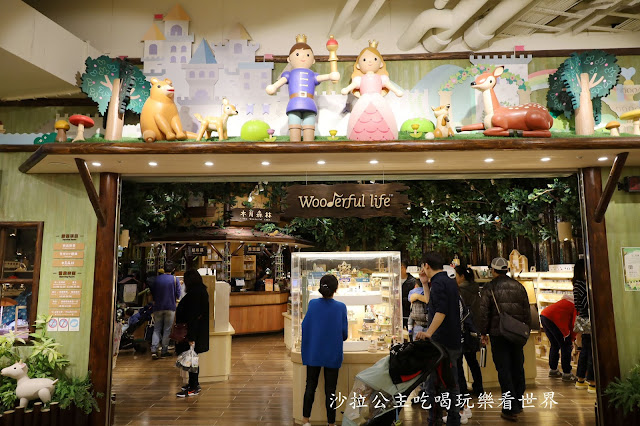 台中景點『麗寶Outlet Mall』打造"小義大利"/全台首間"歐式鐘樓"星巴克鐘樓門市/木育森林