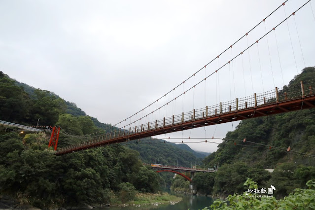 烏來老街一日遊泡溫泉、搭台車、看瀑布、逛老街