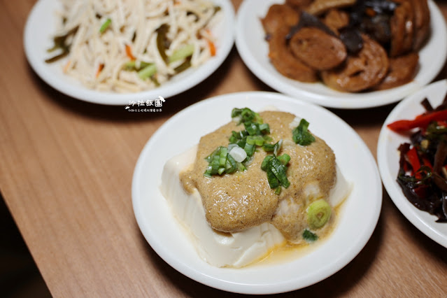 『屋伴餃子』士林夜市新開幕餃子麵食店，月見麻婆豆腐飯、時令排骨湯必點