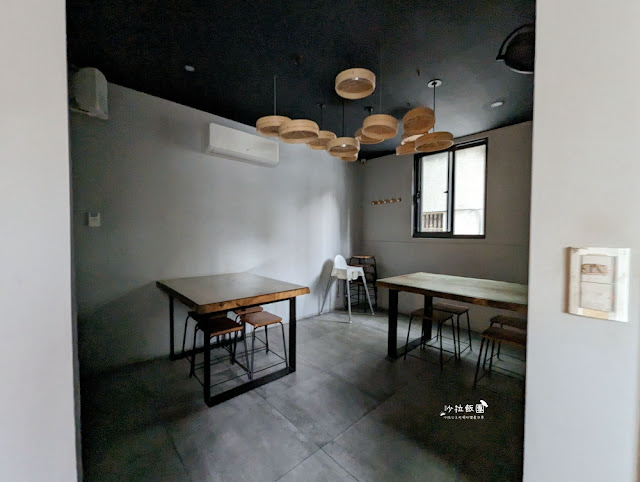 台中模範街生意超好蒸餃館『黃家園蒸餃館』用餐還附可樂飲料喝到飽