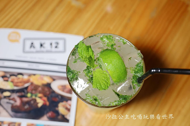 西門町美食『A.K.12 美式小館』一開店就爆棚.份量十足美式漢堡拉絲到天邊.菜單