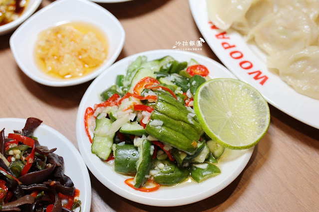 『屋伴餃子』士林夜市新開幕餃子麵食店，月見麻婆豆腐飯、時令排骨湯必點